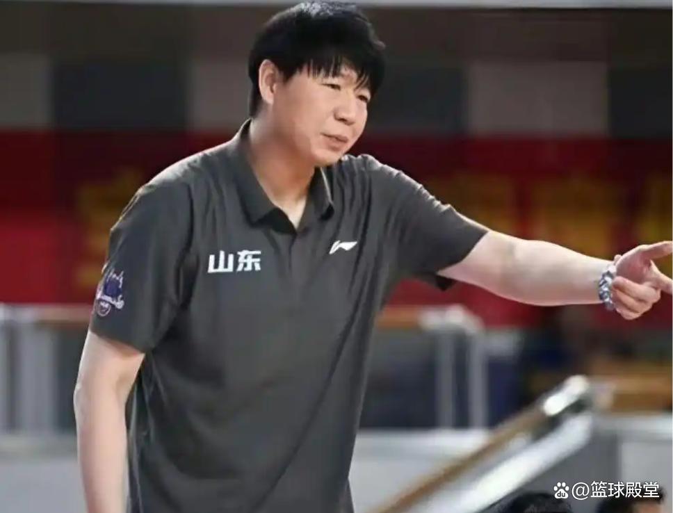 JIUYOU体育-包含清晨山东男篮调整名单以备全明星赛，主帅复盘环节打磨，引发热议，赛程密集仍需轮换的词条